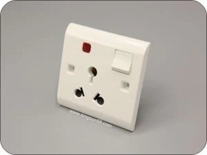 سوئچ کے ساتھ 15A ساکٹ