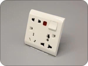 سوئچ کے ساتھ B3 3 گینگ کثیر یونیورسل ساکٹ